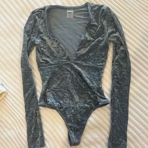 Aritzia TNA blue velvet v-neck bodysuit